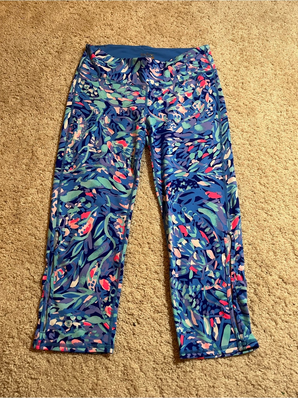 Lilly Pulitzer Blue Athletic Capri Leggings with Pastel Print